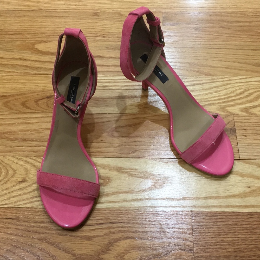 **Ann Taylor Suede Ankle Strap Kitten 2.5” Heels 7.5